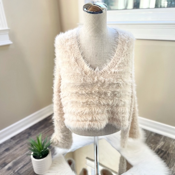 dee elly cropped vneck fuzzy sweater with bell sleeves - Picture 4 of 14